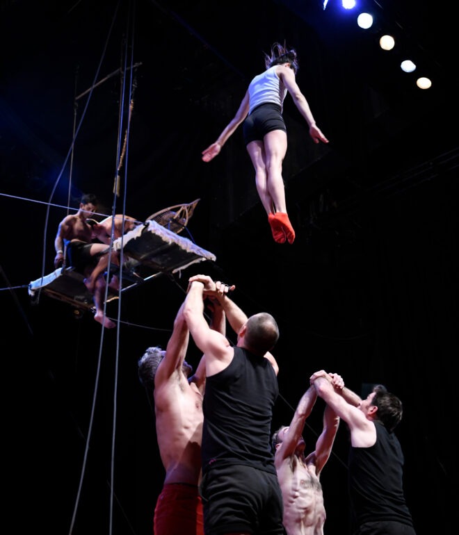Photographe plateau Paris Cirque, troupe AKOREACRO