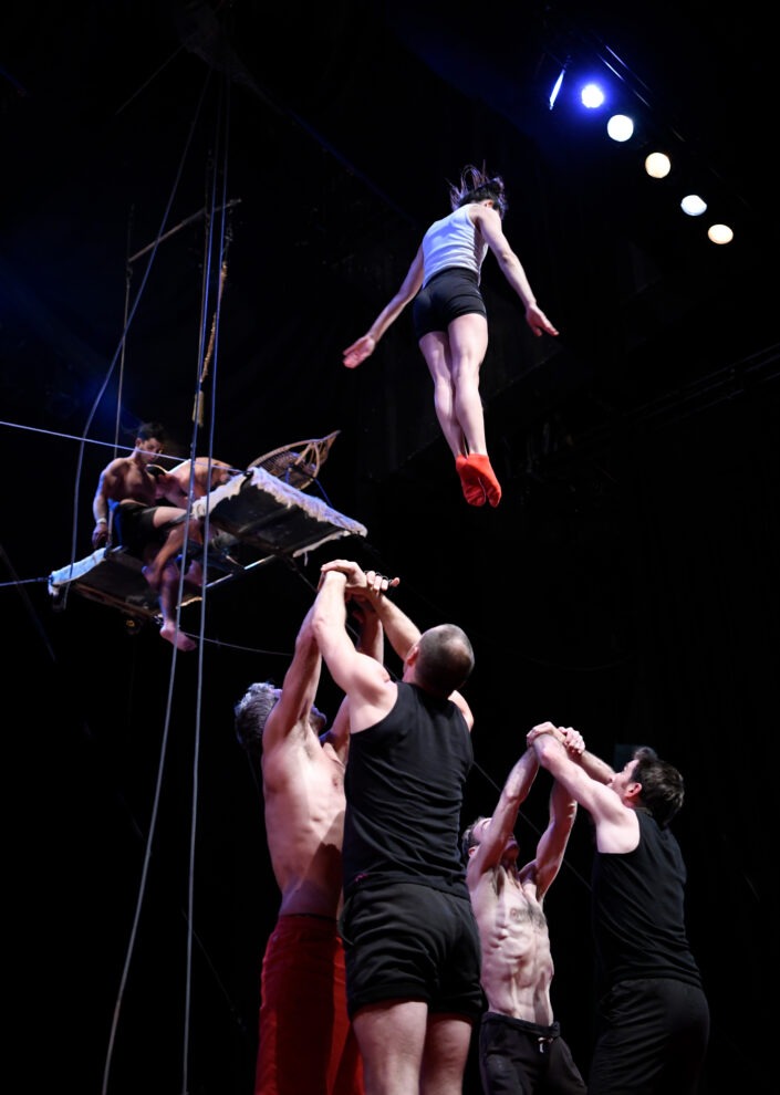 Photographe plateau Paris Cirque, troupe AKOREACRO